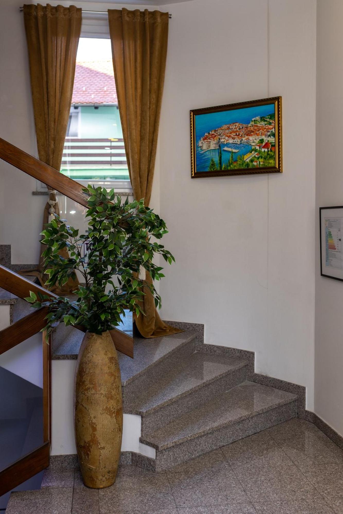 Art Hotel Slavonski Brod Exterior photo